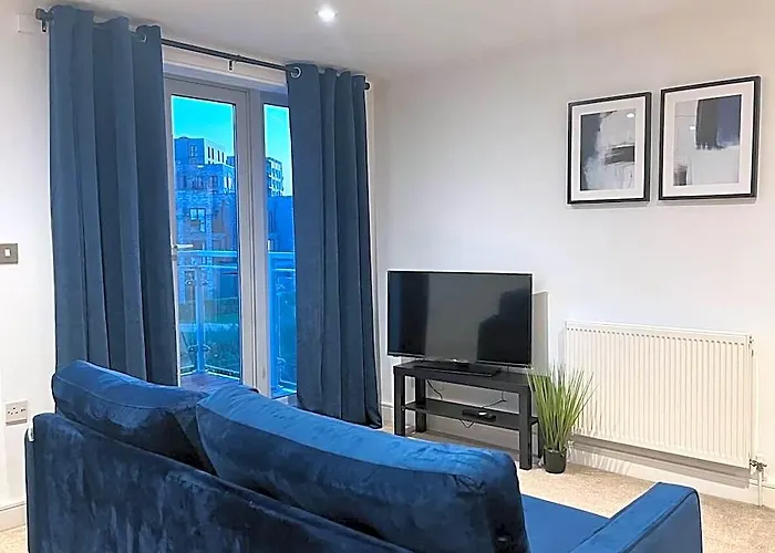 Beautiful Riverview Apartment