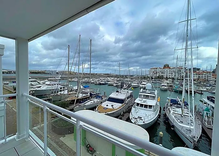 Marina Club Luxury Apartment