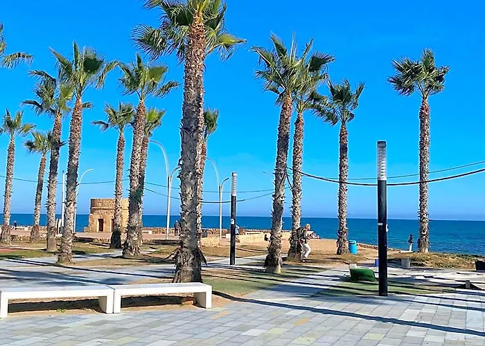 Apartment To 100M Of The Beach