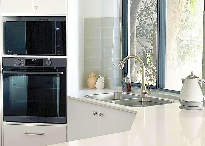 Belmore Palms ~ 2 Min To Surfie, Village & Beach