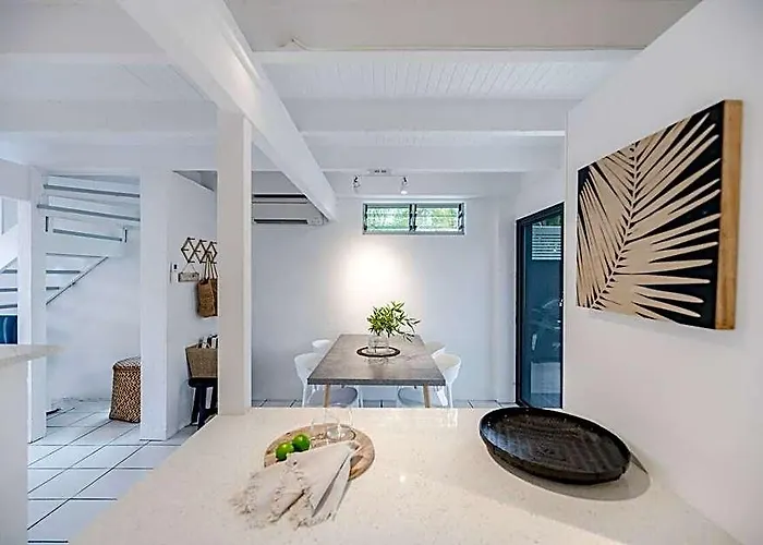 'Villa One' ~ Immaculate Townhouse In Noosa Heads