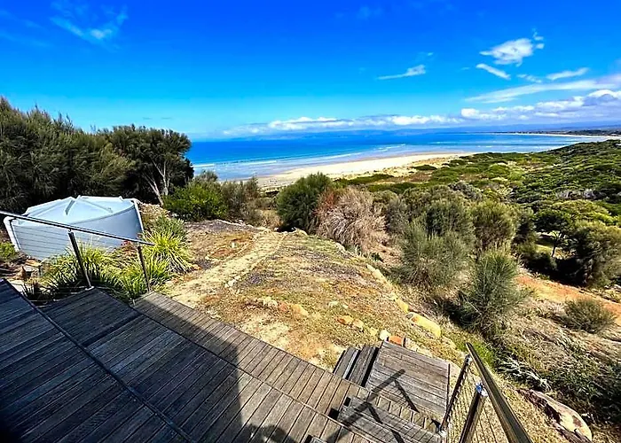 Three Little Birds At Freycinet Ocean Beach Views
