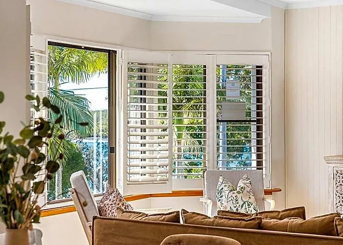 Belle Vue ~ Noosa Riverfront Location & Blue Views