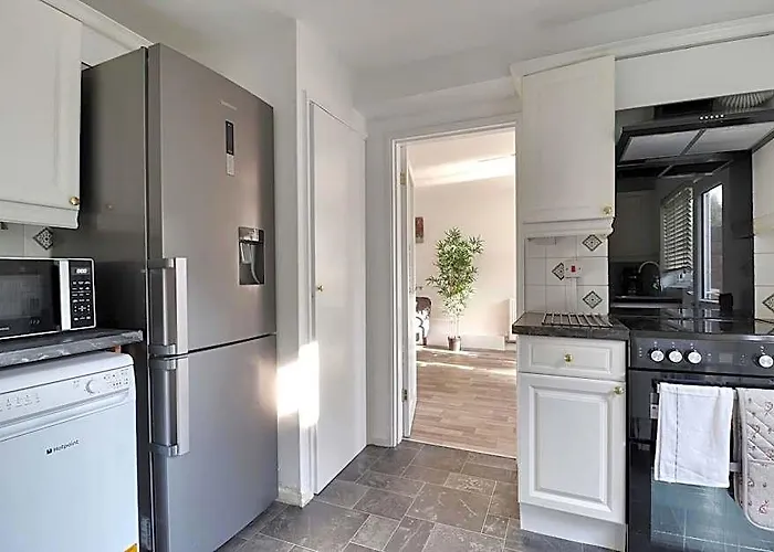 Skyvillion - Valley Way - 3Bed House In Stevenage