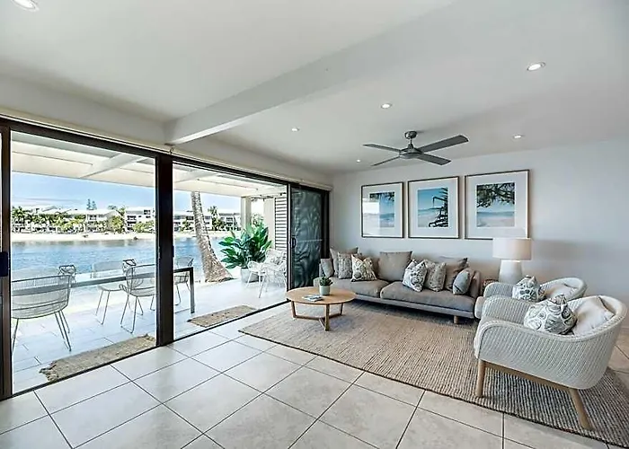 Bella Vista ~ Views, Walk Onto Sand & Roof Bar