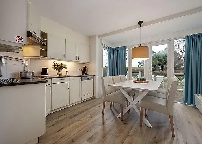 Villa In Hellevoetsluis Near North Sea Beach