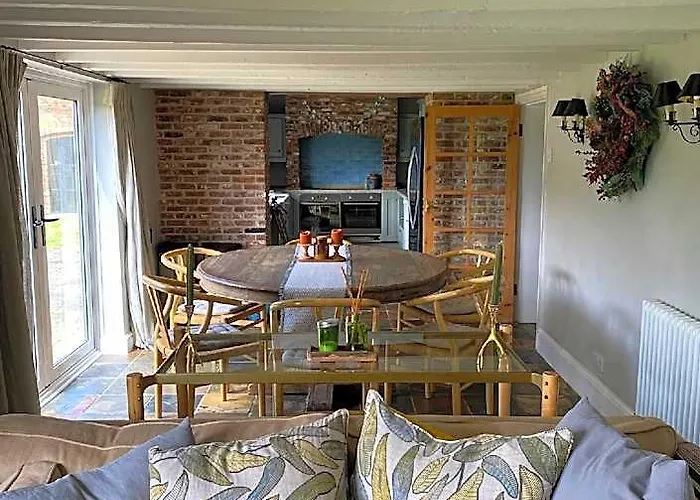 Leos Holiday Cottage