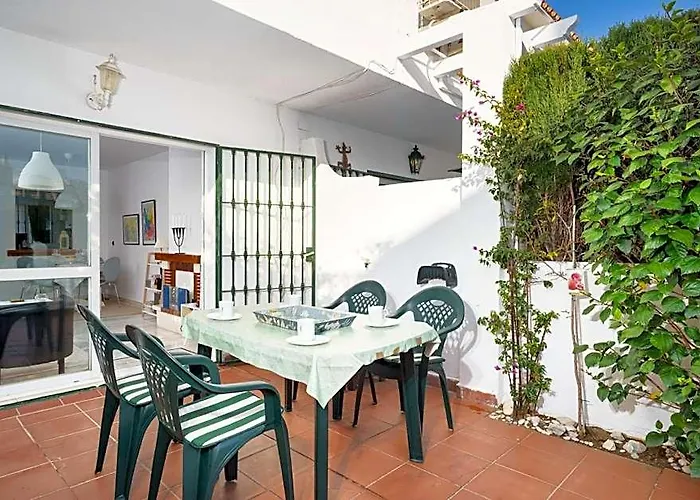 Miramar Sunny Patio In Fuengirola Ref 79
