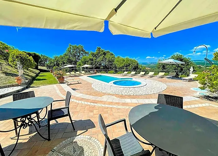 Pool And Jacuzzi - Charming Villa In Umbria