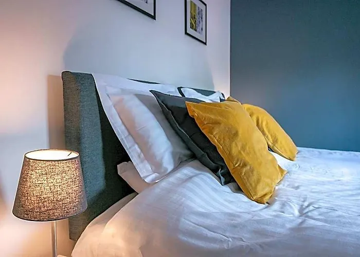 Cunningham Lodge - Modern Family Apartment