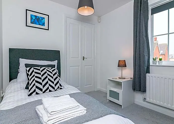 Cunningham Lodge - Modern Family Apartment