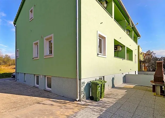 Apartment 1989