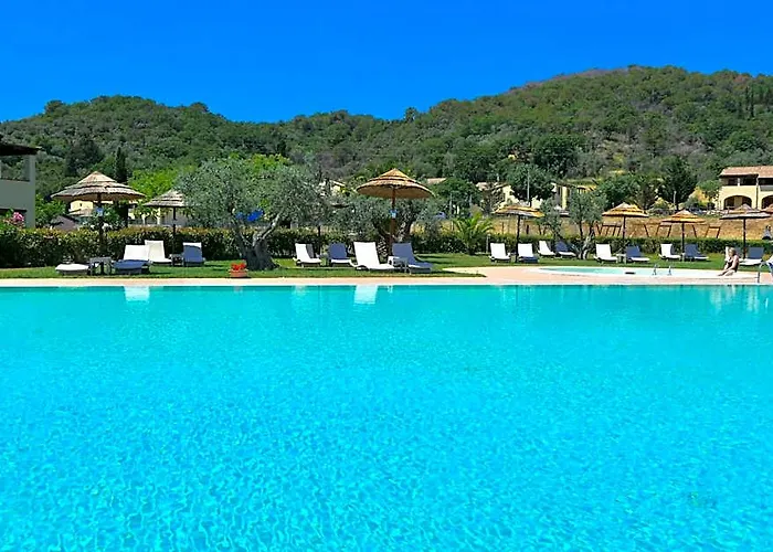 Apartments 5 Beds, First Floor With Private Outdoor Area, In Residence With Swimming-Pool