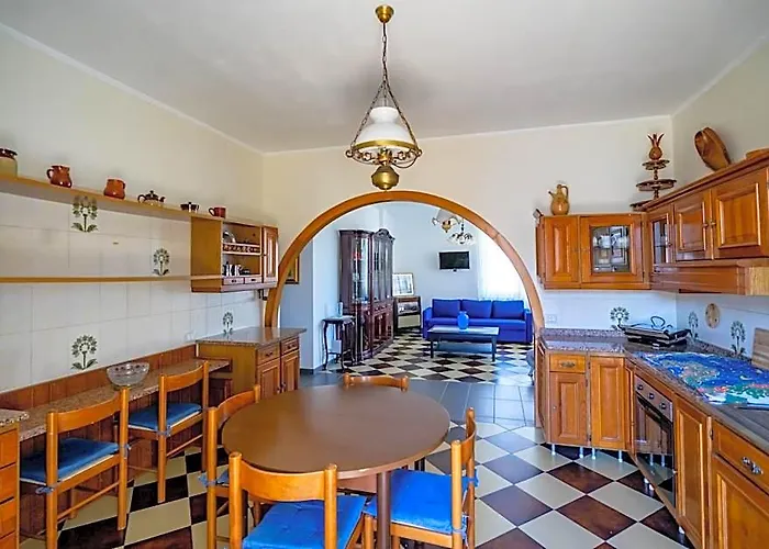 +61 Lounge Apartment