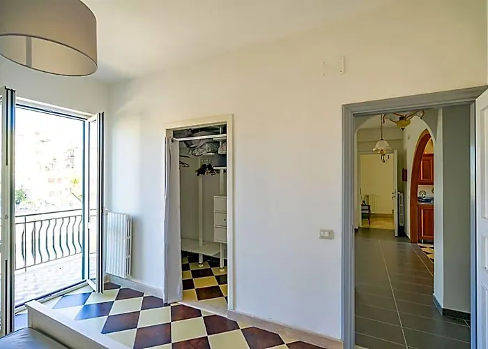 +61 Lounge Apartment
