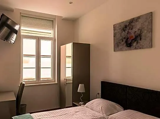 Rirooms