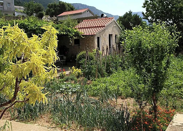 Sea-View Retreat, Kastel