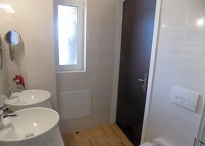 Souvlakis Pool Suites