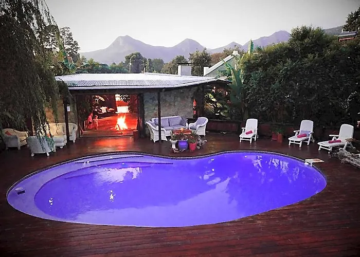Tube N Axe Lodge And Backpackers