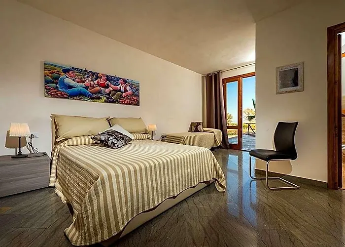 Villa In Sicily Near Guidaloca Bay
