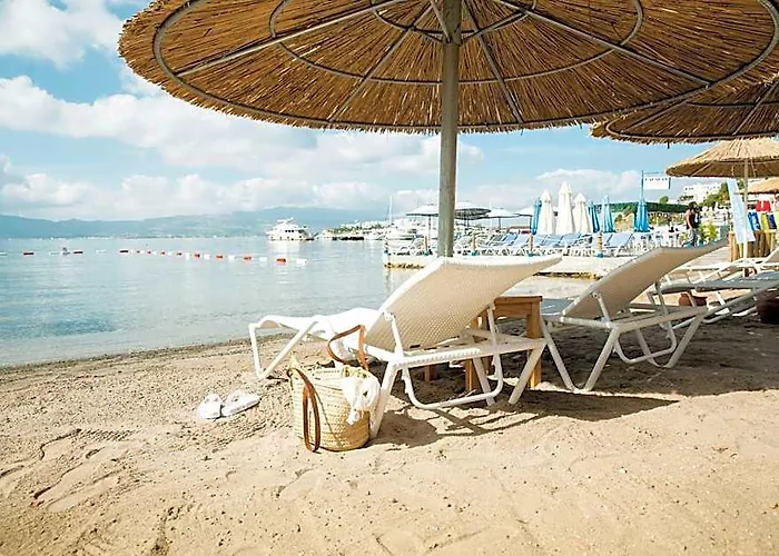 Bellazure Hotel