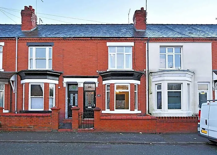 Stunning 3 Bed With Ultra Modern Kitchen, Book Now
