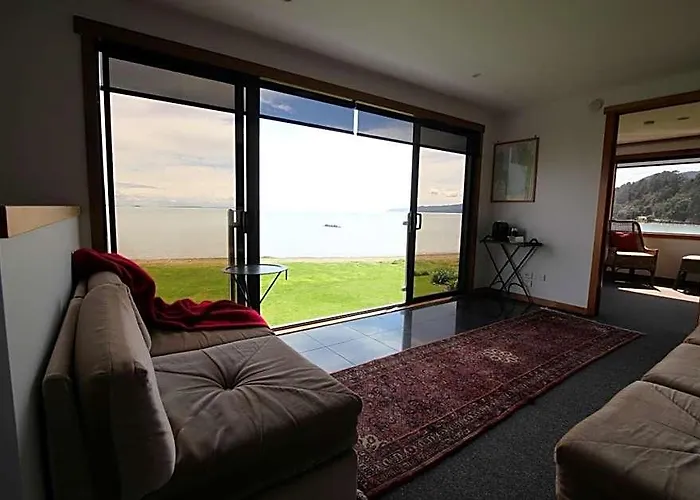 Te Puru Beach Lodge