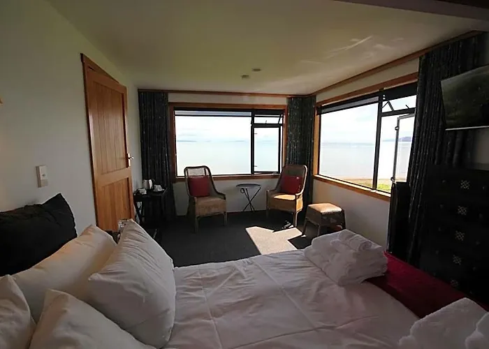 Te Puru Beach Lodge