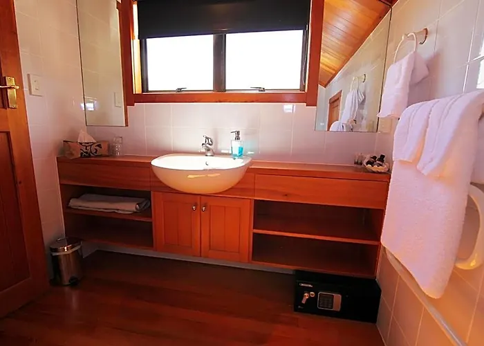 Te Puru Beach Lodge