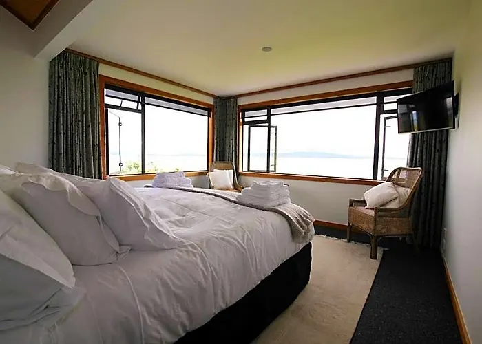 Te Puru Beach Lodge