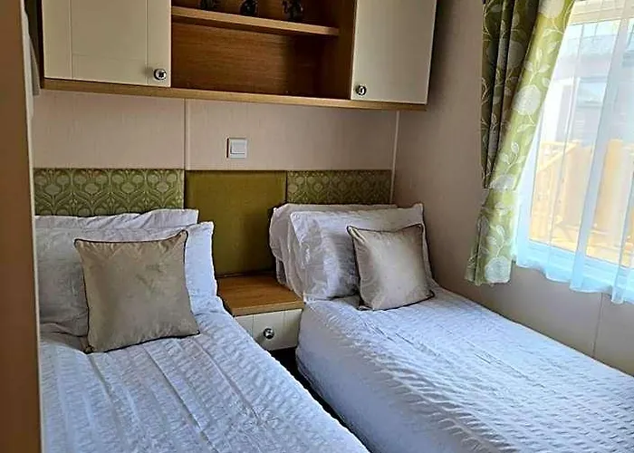Lytham Luxe 6 Birth Caravan