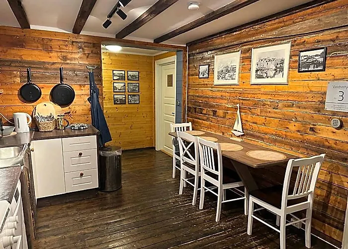 Astra Whale - Waterfront Boutique Hostel In Lofoten