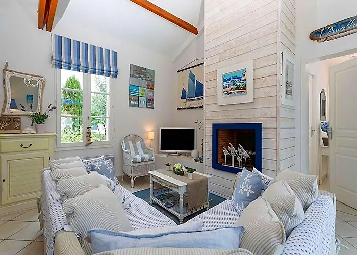 Spacious Villa By The Sea