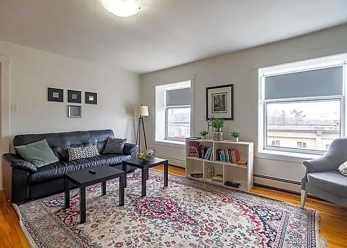 Large & Sunny Beautiful Home #103