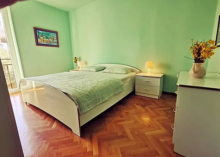 Holiday Apartment With A Balcony And Sea View, Just 300 Metres From The Beach