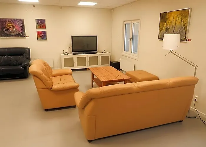 Skra Hostel - Bed & Business