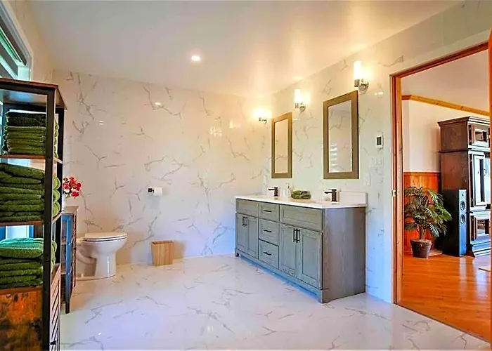 The Simeon - Upscale Bay Views By Doorbed