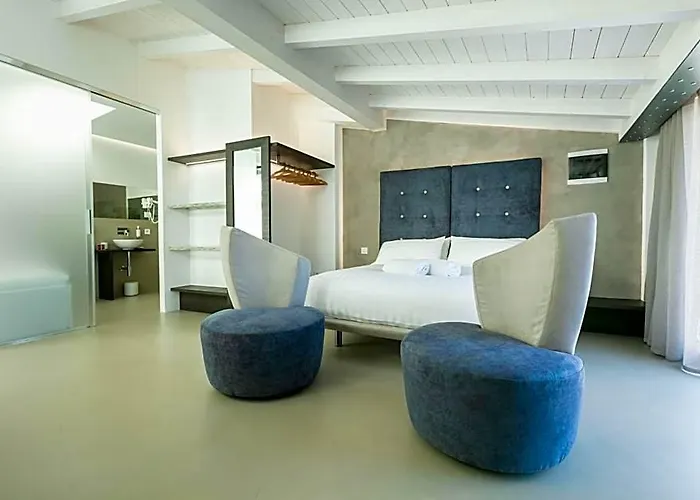 Domus Cavour Rooms&Suites