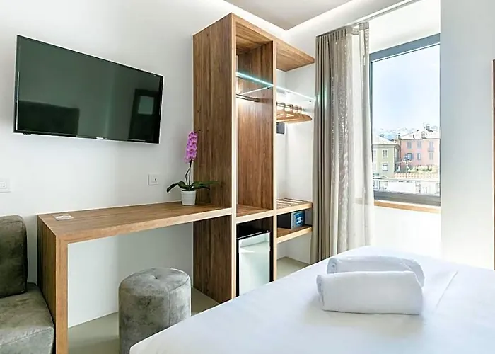 Domus Cavour Rooms&Suites