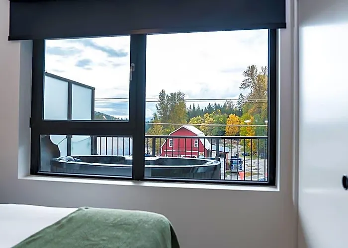 Wildflower Retreat By Revelstoke Vacations