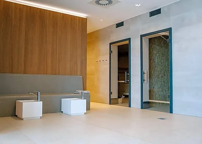 Loom Hotel & Skybar