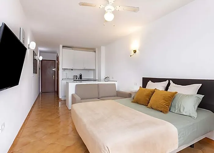 Seafront Studio With Beach View In The Center Of Los Cristianos