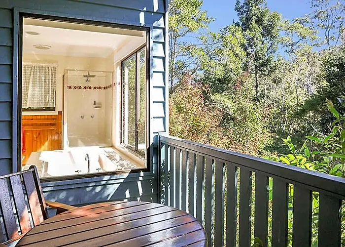 Montville Country Cabins