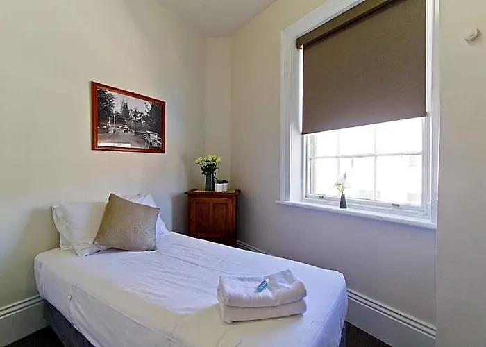 Deloraine Hotel