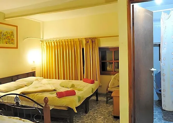 Akko Gate Hostel & Motel