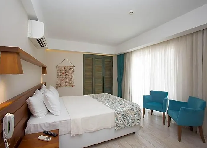 Dedeminn Marina Hotel
