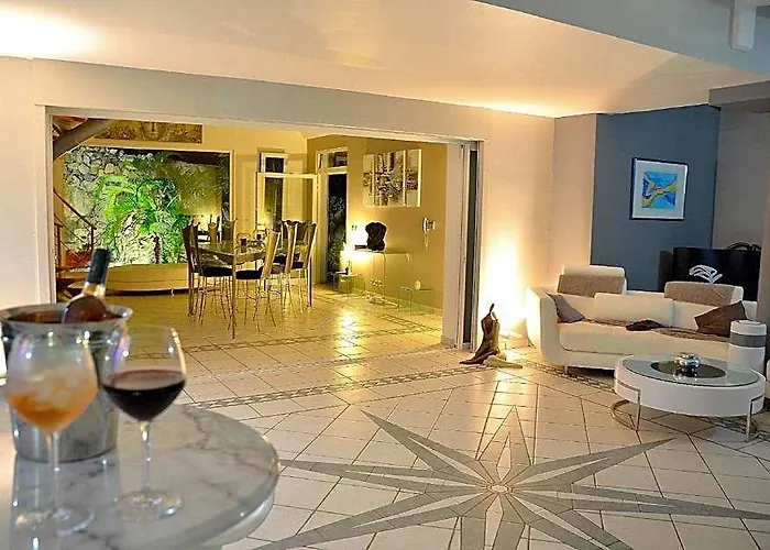 Residence Adam And Eve