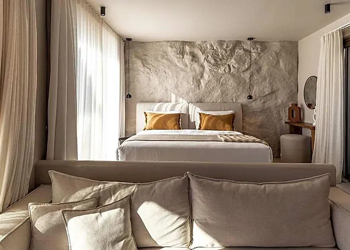 Solus Suites Milos