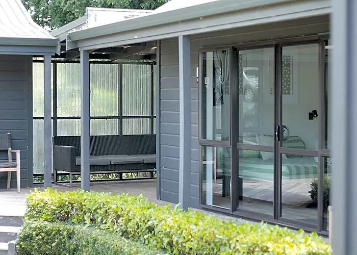 Hugo & Carters Backpackers & Motel