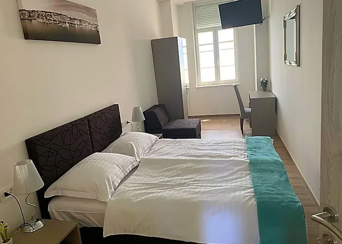 Rirooms